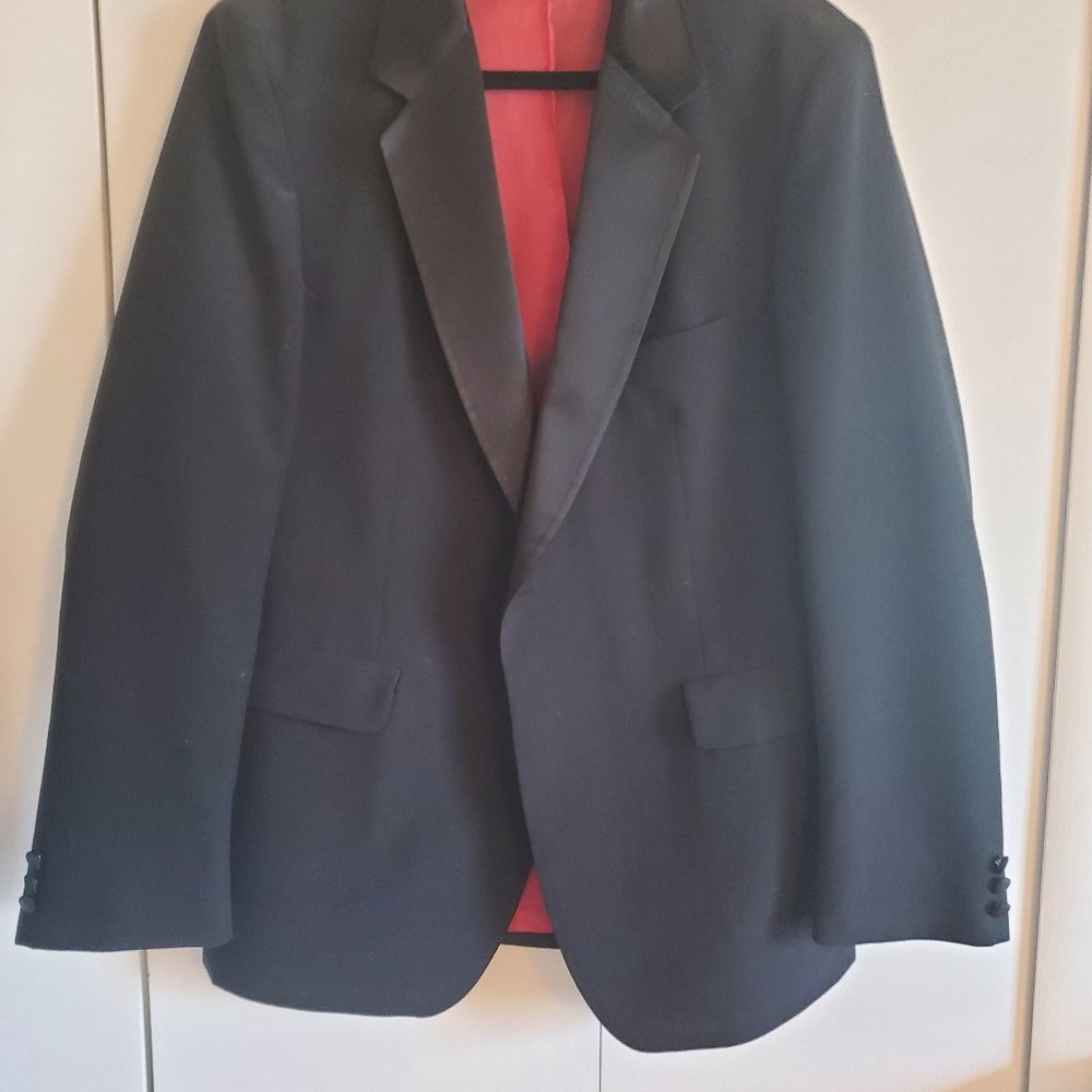 Men's Tuxedo Size 39R